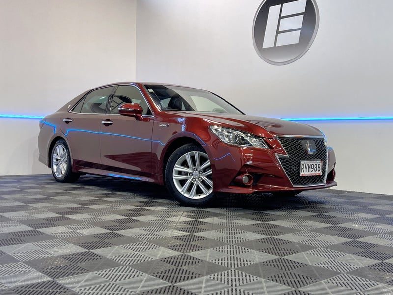 2013 Toyota Crown S HYBRID LUXURY SEDAN