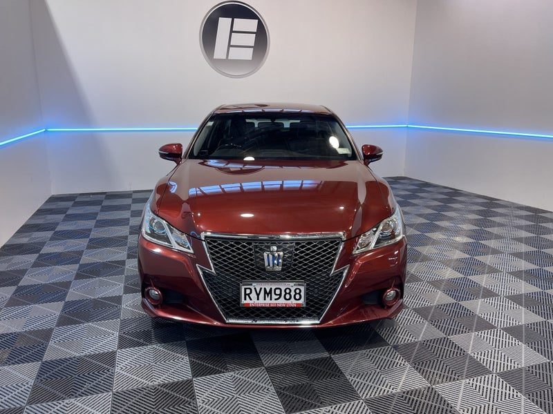 2013 Toyota Crown S HYBRID LUXURY SEDAN, photo 2