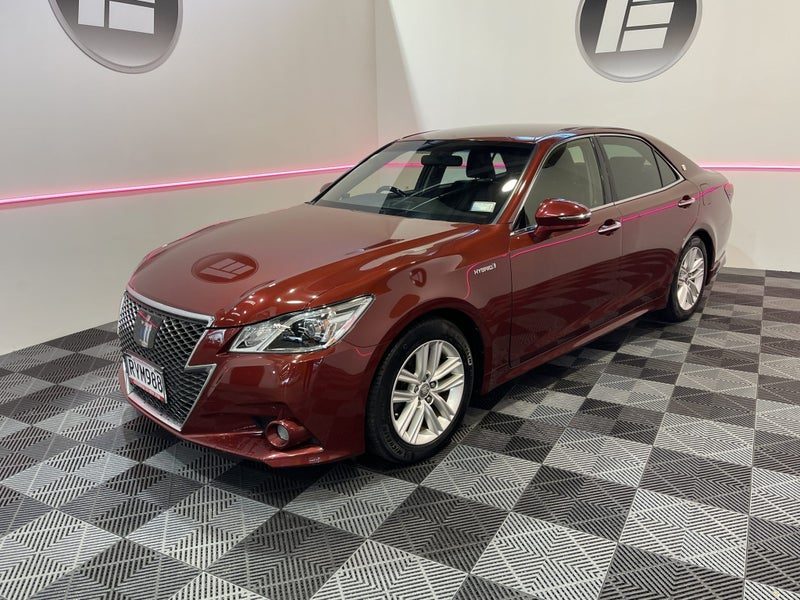 2013 Toyota Crown S HYBRID LUXURY SEDAN, photo 3
