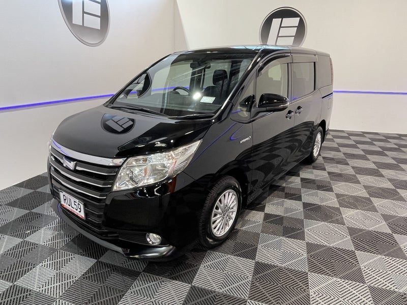 2014 Toyota Noah X HYBRID 7 SEATER, photo 3