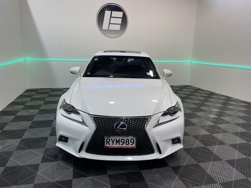 2014 Lexus IS 300h F SPORT, photo 2