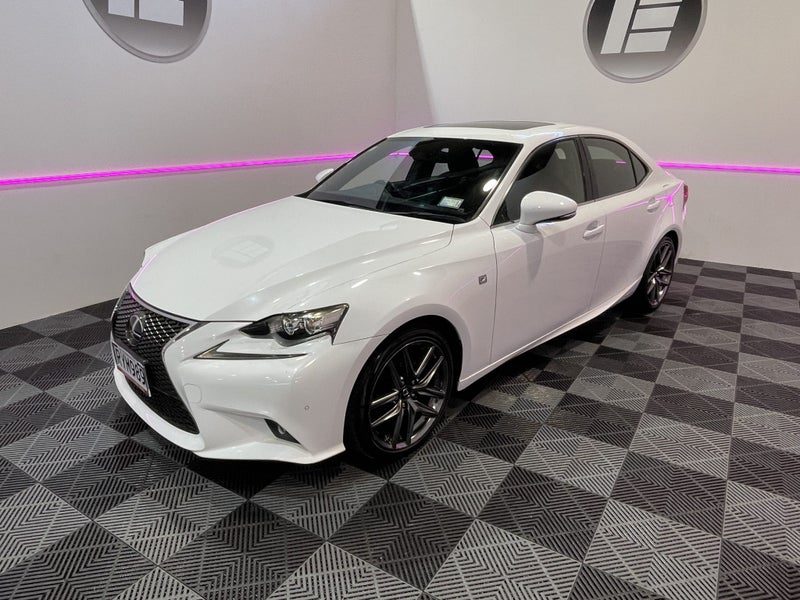 2014 Lexus IS 300h F SPORT, photo 3