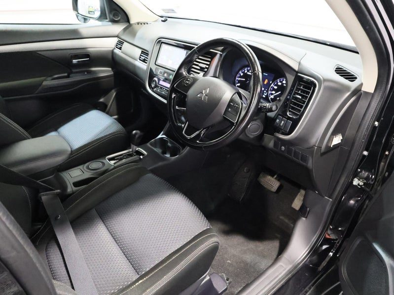 2015 Mitsubishi Outlander 20G 7 SEATER, photo 3