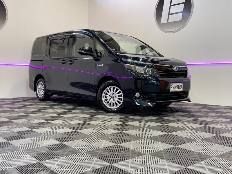 2015 Toyota Voxy HYBRID 7 SEATER, main photo