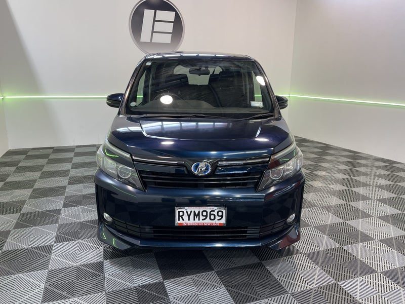 2015 Toyota Voxy HYBRID 7 SEATER, photo 2