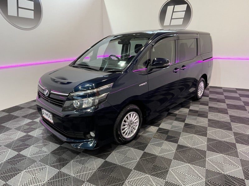 2015 Toyota Voxy HYBRID 7 SEATER, photo 3