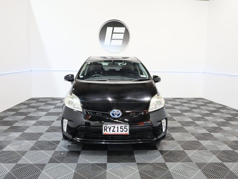 2014 Toyota Prius S HYBRID PUSH START BUTTON, photo 2