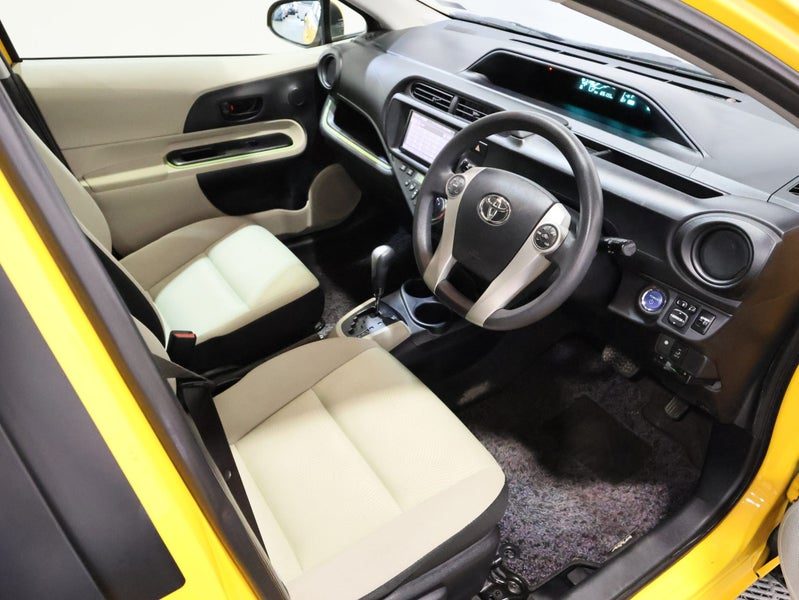 2013 Toyota Aqua S HYBRID STAND OUT, photo 3