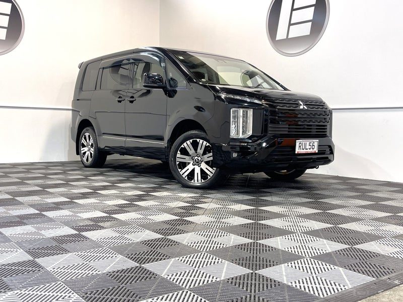2020 Mitsubishi Delica D5 8 STR ALL BLACKS EDITION