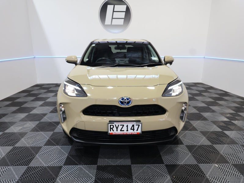 2022 Toyota Yaris X CROSS HYBRID, photo 2