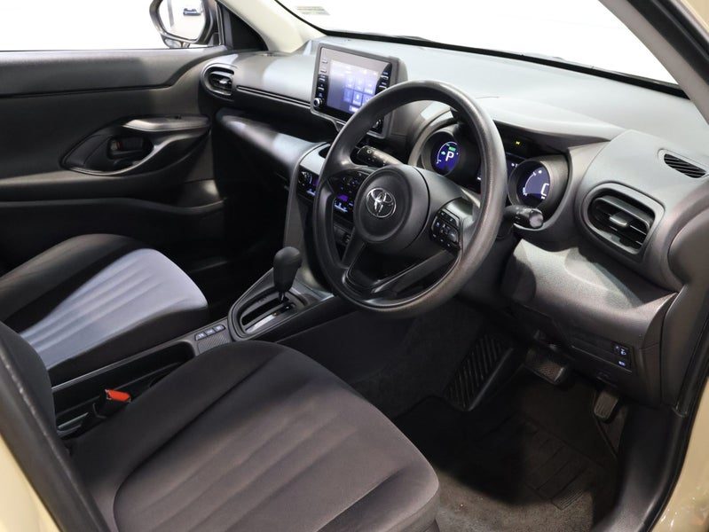 2022 Toyota Yaris X CROSS HYBRID, photo 3