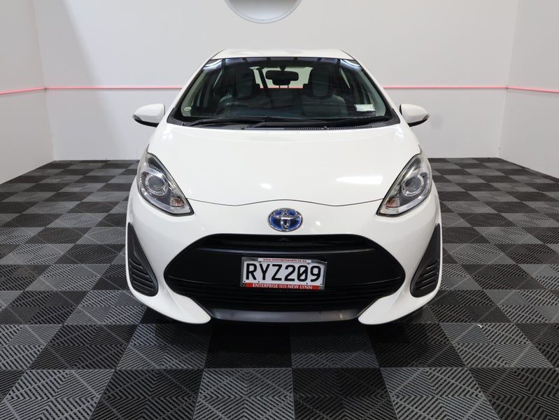 2019 Toyota Aqua HYBRID FUEL SAVER, photo 2