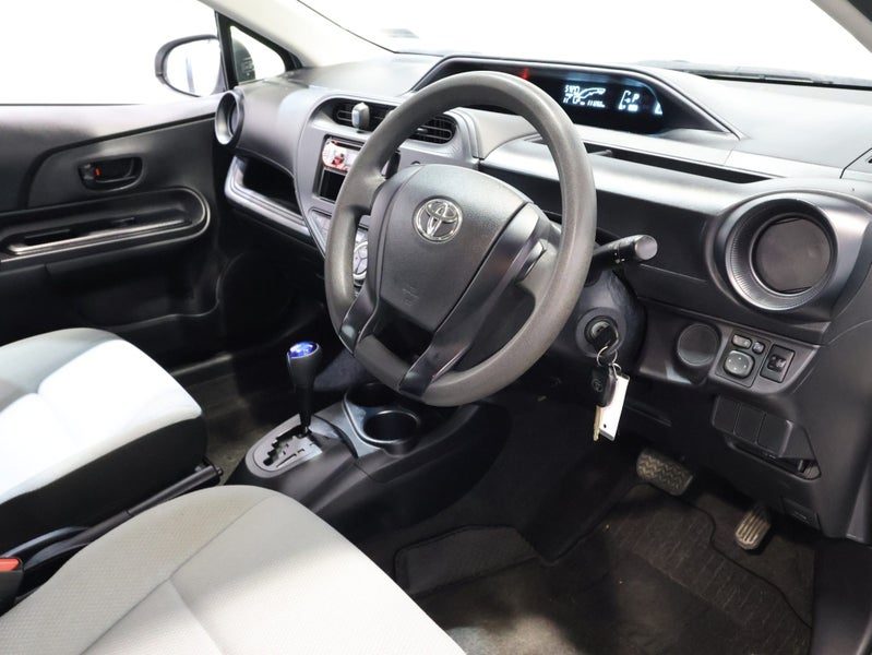 2019 Toyota Aqua HYBRID FUEL SAVER, photo 3
