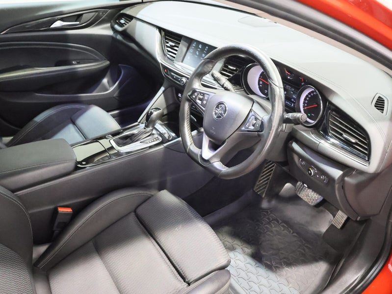 2018 Holden Commodore RS FAMILY SEDAN, photo 3