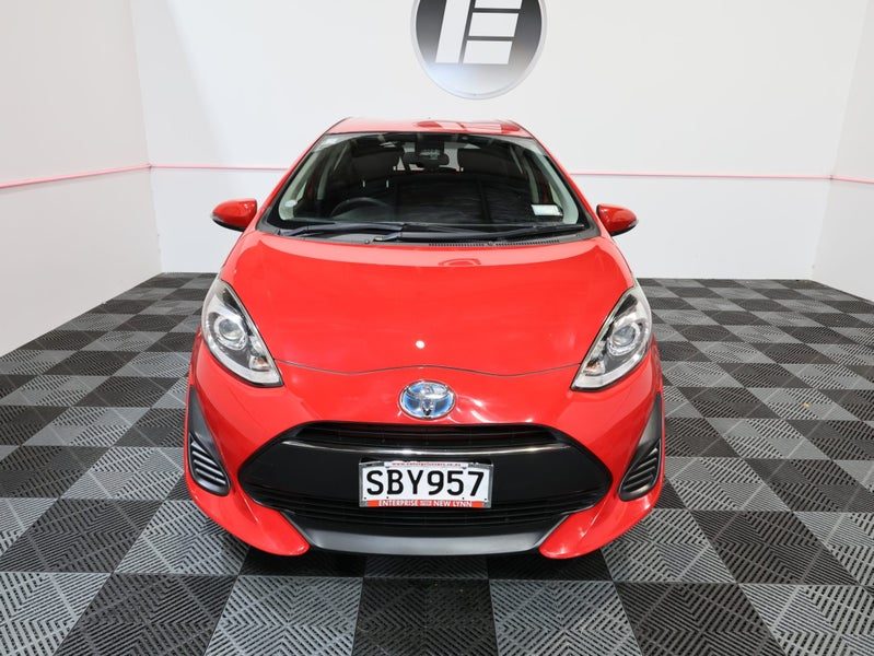 2017 Toyota Aqua S HYBRID RACING RED, photo 2