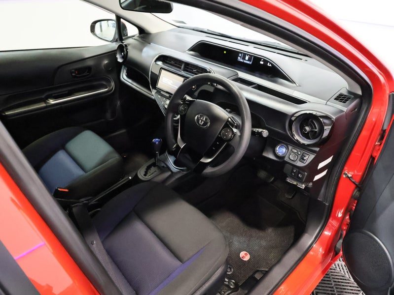 2017 Toyota Aqua S HYBRID RACING RED, photo 3