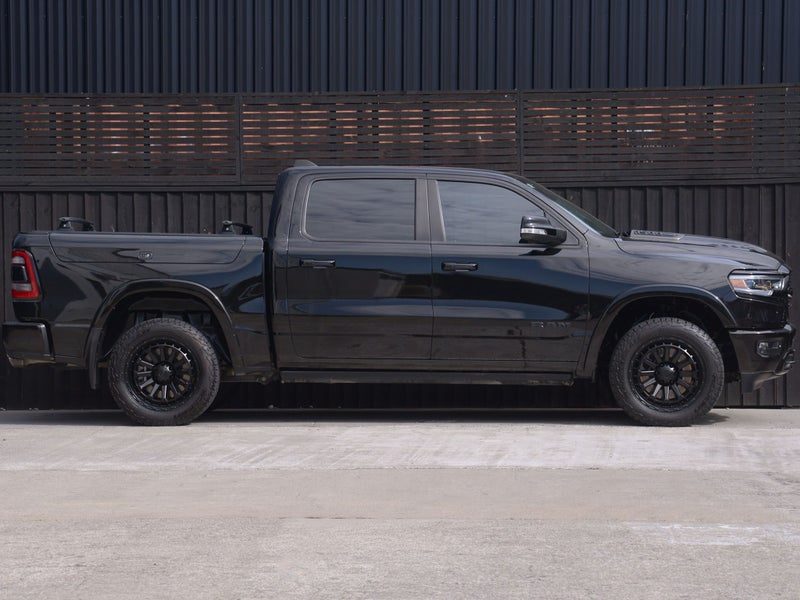 2023 Ram 1500 Limited Night Edition RB 5.7, photo 2