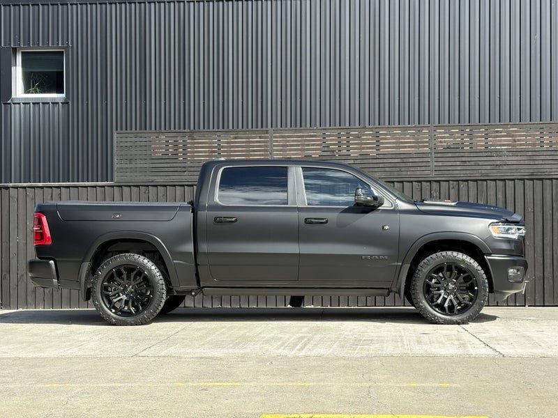 2026 Ram 1500 Limited Hurricane RB Night, photo 2