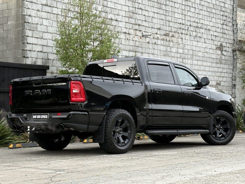 2026 Ram 1500 Express Black Edition, photo 3