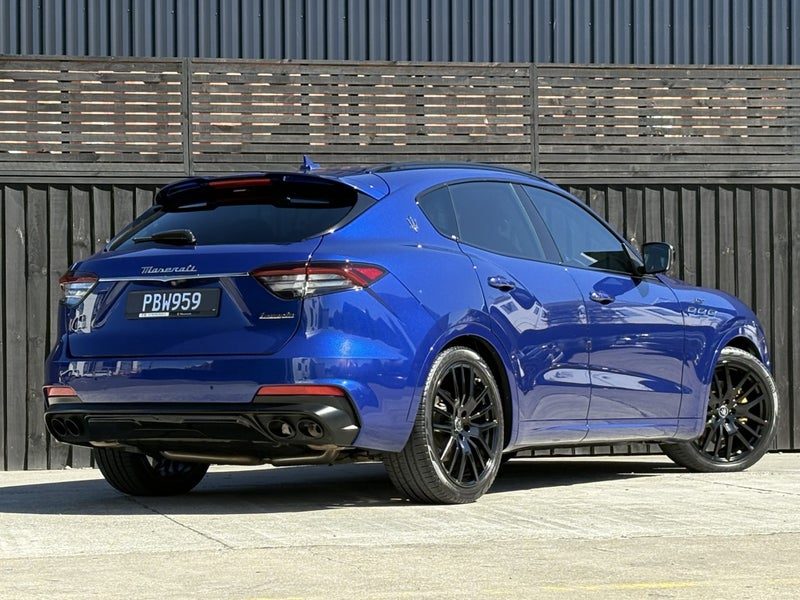 2022 Maserati Levante Gt Hybrid Nerissimo Package, photo 3