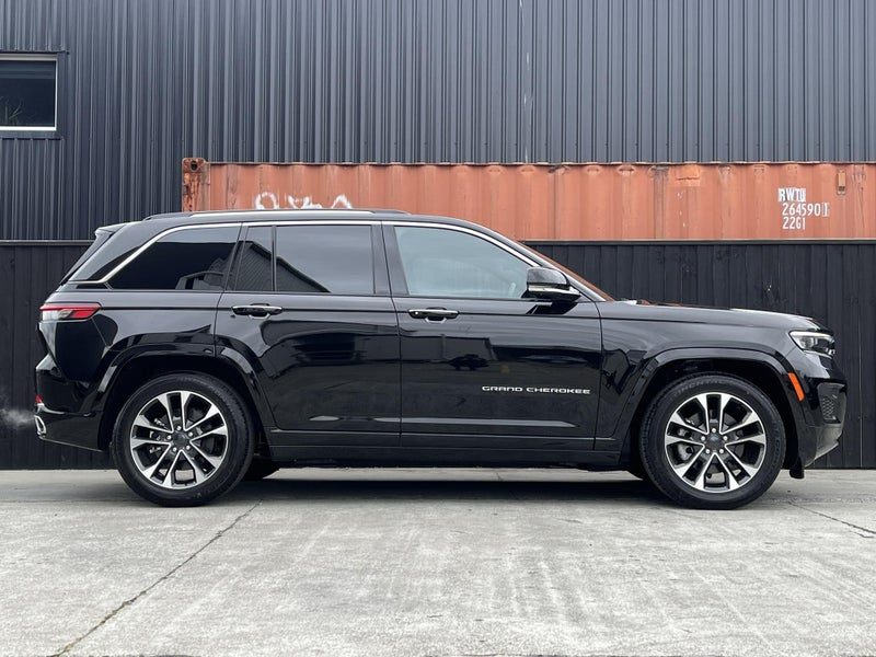2026 Jeep Grand Cherokee Overland 4WD, photo 2