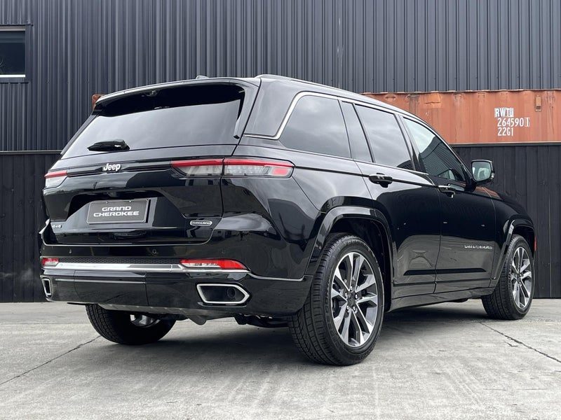 2026 Jeep Grand Cherokee Overland 4WD, photo 3