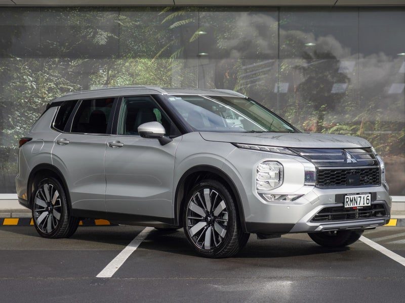 2025 Mitsubishi Outlander XLS 7 Seater, main photo