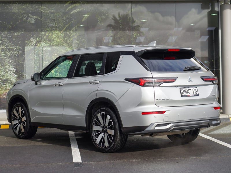 2025 Mitsubishi Outlander XLS 7 Seater, photo 2