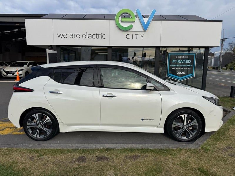 2018 Nissan Leaf X, photo 2