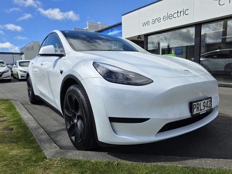 2023 Tesla Model Y Rear Wheel Drive, photo 2