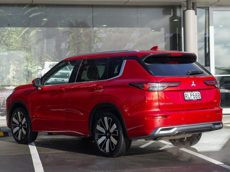 2025 Mitsubishi Outlander VRX 2.5P 2WD 7 SEAT SUV, photo 2