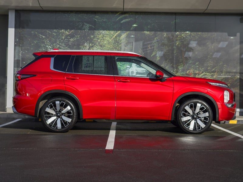 2025 Mitsubishi Outlander VRX 2.5P 2WD 7 SEAT SUV, photo 3