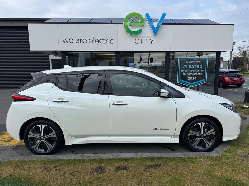 2022 Nissan Leaf X, photo 2