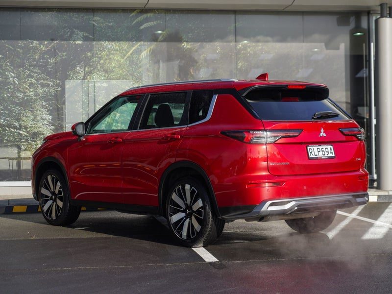 2025 Mitsubishi Outlander XLS 7 Seater, photo 2