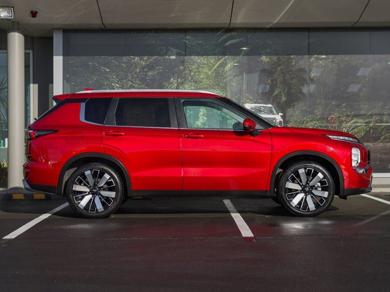 2025 Mitsubishi Outlander XLS 7 Seater, photo 3