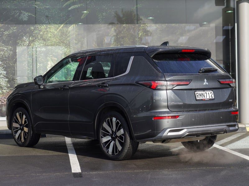 2025 Mitsubishi Outlander VRX 7 Seater, photo 2