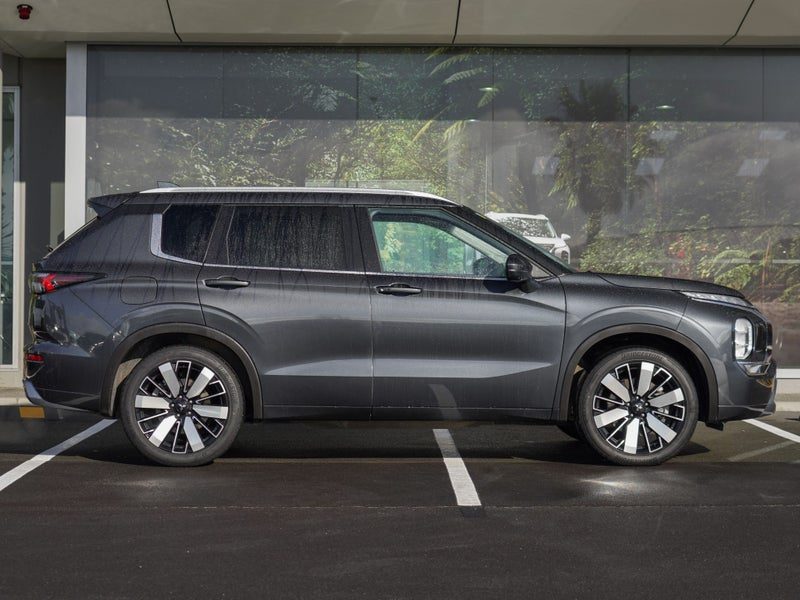 2025 Mitsubishi Outlander VRX 7 Seater, photo 3
