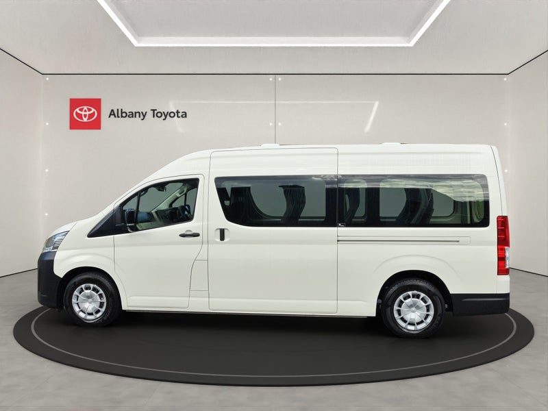 2026 Toyota Hiace ZX, photo 2