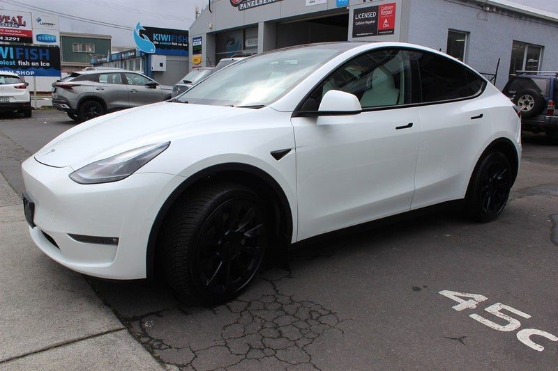 2024 Tesla Model Y Long Range Dual Motor, photo 3