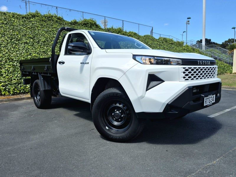 2026 Toyota Hilux SR 4x4 Single Cab Steel Tray, main photo
