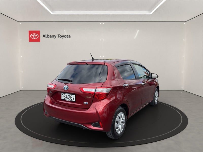 2018 Toyota Vitz F, photo 3