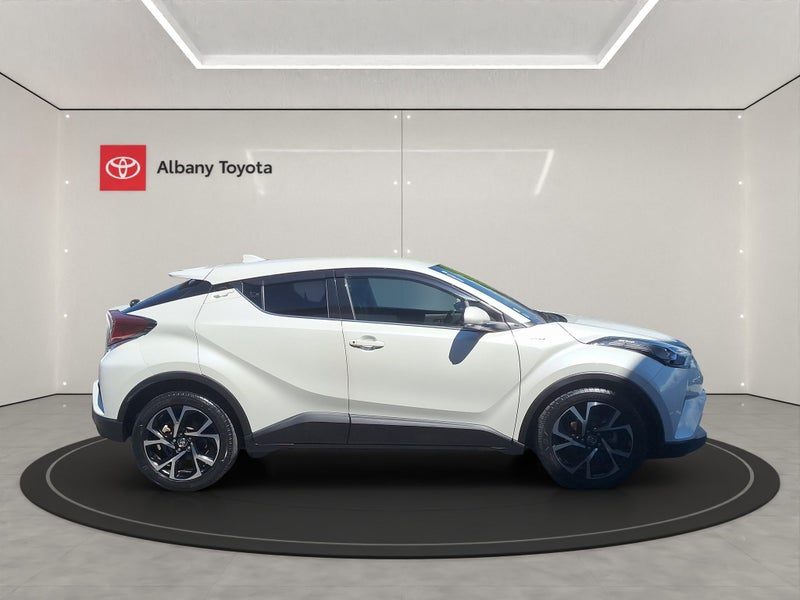 2019 Toyota C-HR 1.8 Hybrid G 5 Dr SUV CVT FWD, photo 2