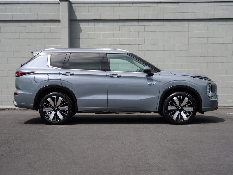 2026 Mitsubishi Outlander PHEV VRX 4WD, photo 3