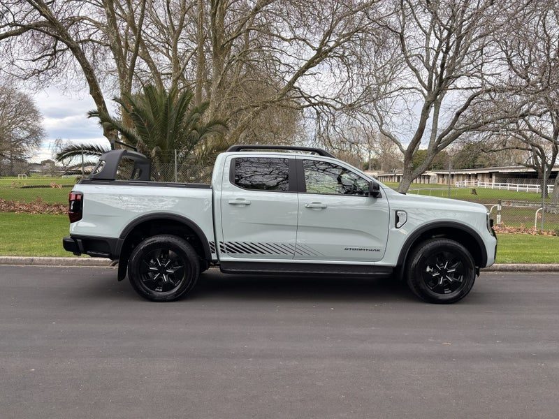 2025 Ford Ranger STORMTRAK 4WD PHEV, photo 2