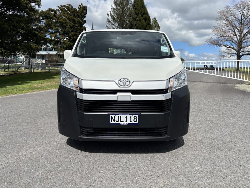 2021 Toyota Hiace ZR GVN 2.8L AUTO, photo 2