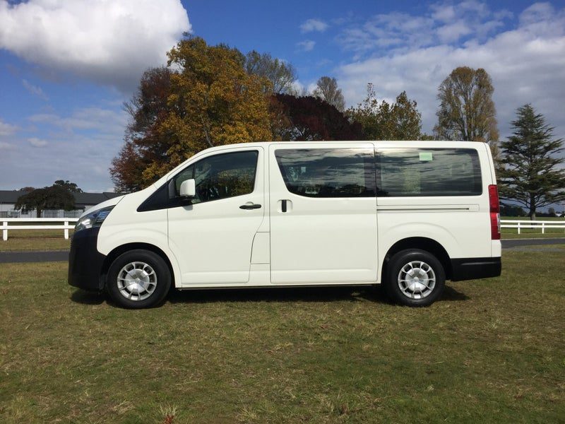 2021 Toyota Hiace ZR 2.8L 10 SEATER MINIBUS, photo 2