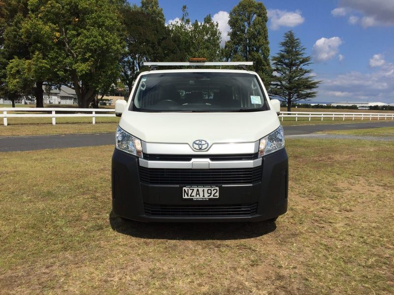2021 Toyota Hiace ZR GVN 2.8L AUTO, photo 2