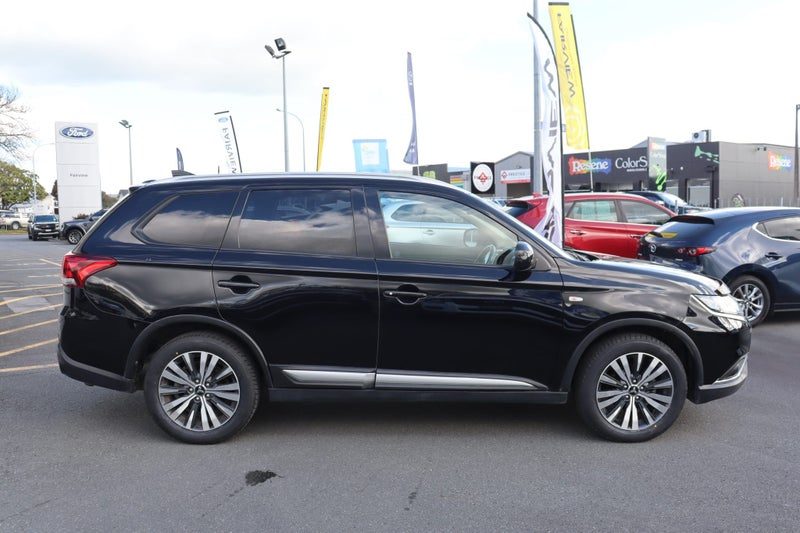 2022 Mitsubishi Outlander LS | 2.4 Petrol | CVT, photo 2