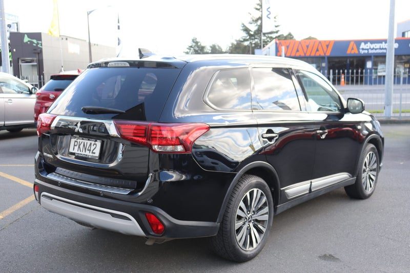 2022 Mitsubishi Outlander LS | 2.4 Petrol | CVT, photo 3