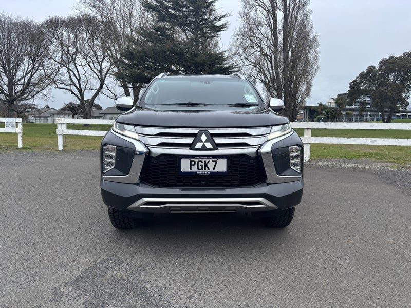 2022 Mitsubishi Pajero Sport VRX 7 Seater, photo 2